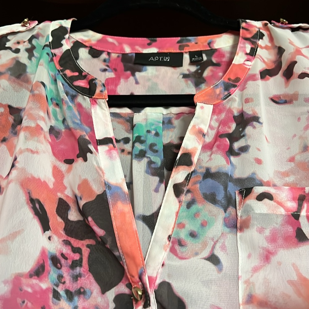 APT 9 Sheer Pink/Coral/Gray/White Watercolor V-Neck Button Front Top,Large, GUC. - Picture 4 of 13